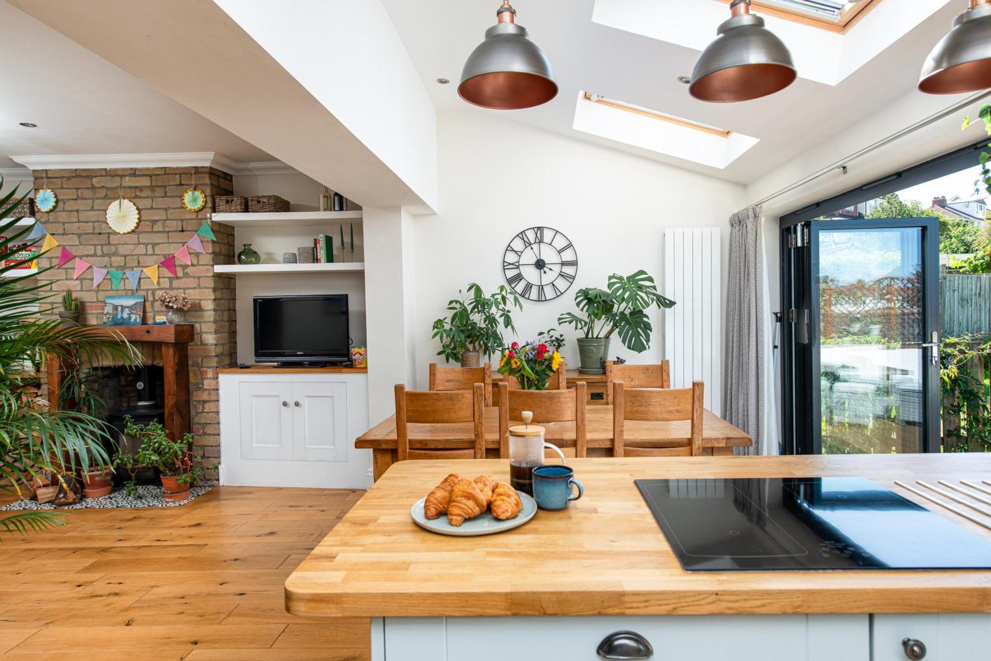 Charming Family Home With Stoves, Garden & Parking Bristol Exteriör bild