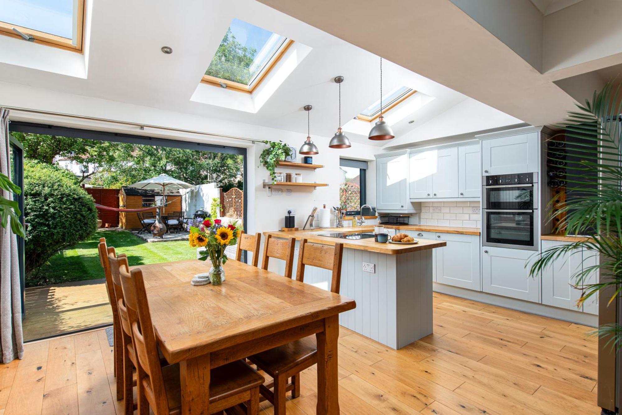 Charming Family Home With Stoves, Garden & Parking Bristol Exteriör bild