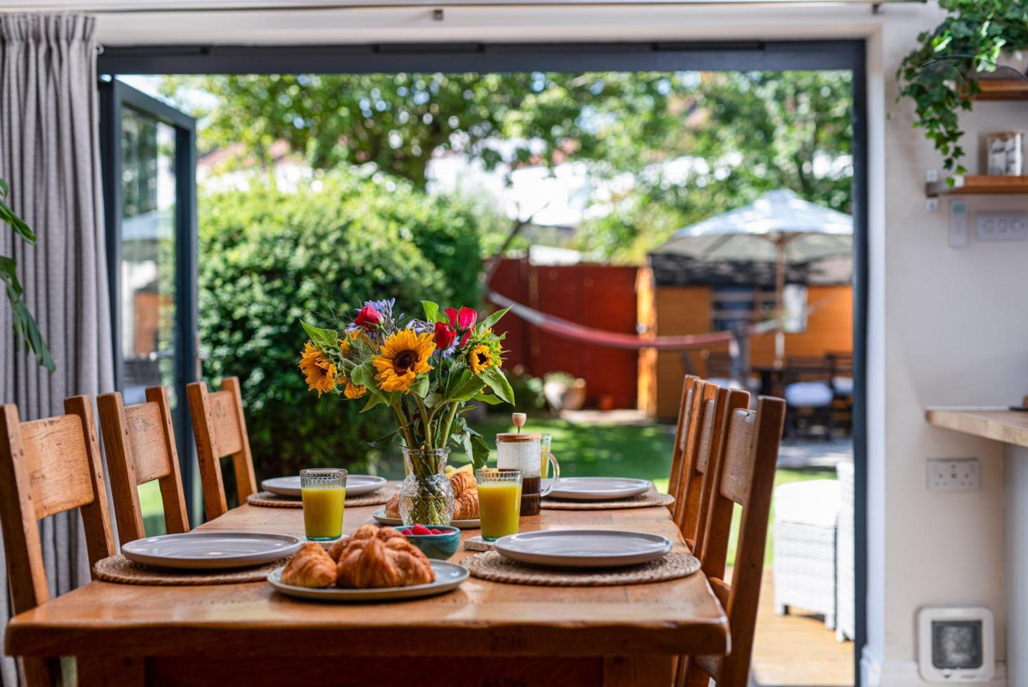 Charming Family Home With Stoves, Garden & Parking Bristol Exteriör bild
